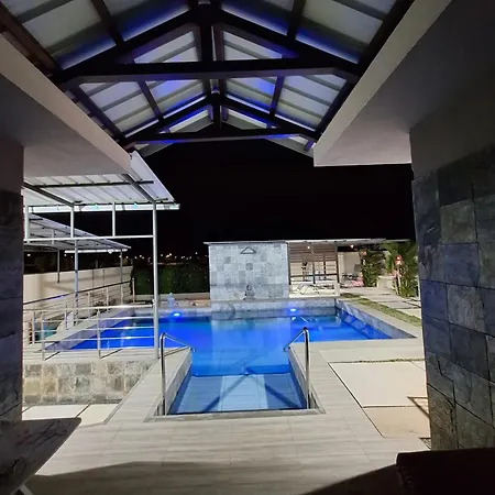 Harmonious Villa In Flic-En-Flac With Private Pool